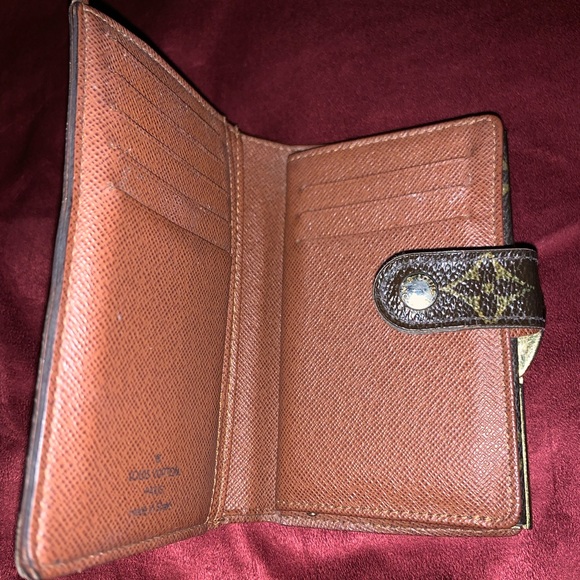 Authentic Louis Vuitton wallet - Picture 2 of 5